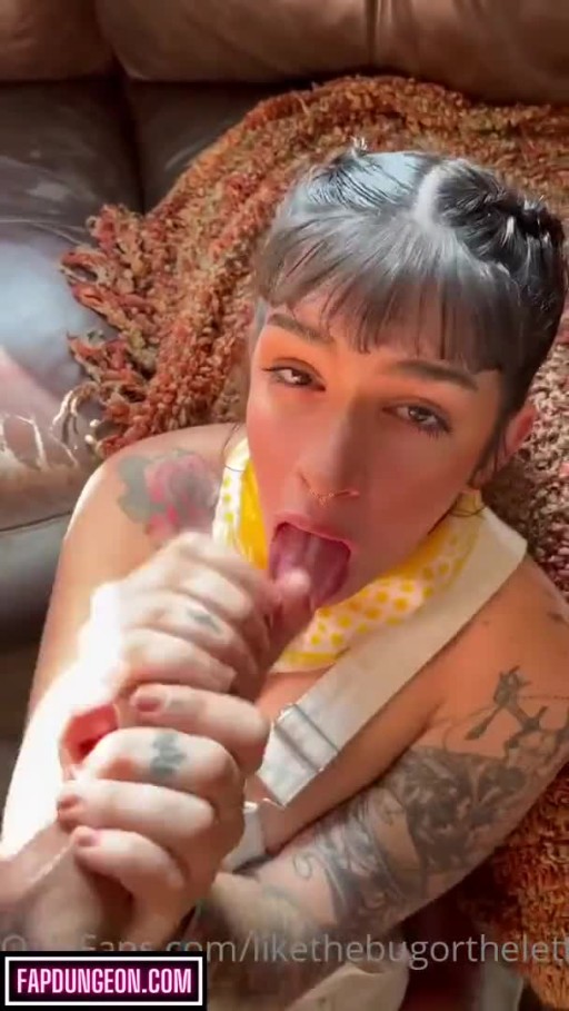 Likethebugortheletter Small Breasts Big Ass Average Body Manyvids Model Twitcher Content Creator Straight Female Alt Girl Xer American Brown Eyes Gamer