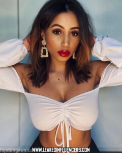Kayleigh Morris Big Amber Eyes Actress Female Big Breasts