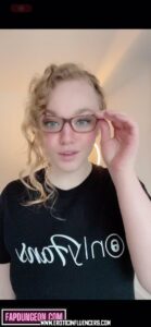 Sarahcalanthe Cute Influencer Bisexual Big Breasts Beautiful